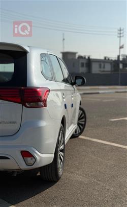 ميتسوبيشي اوتلاندر